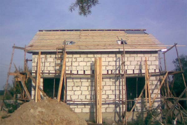 монтаж крыши из металлочерепицы цена качественно в Николаеве и области