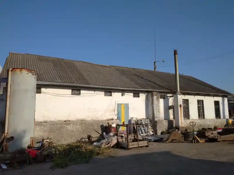 Старый шифер на крыше