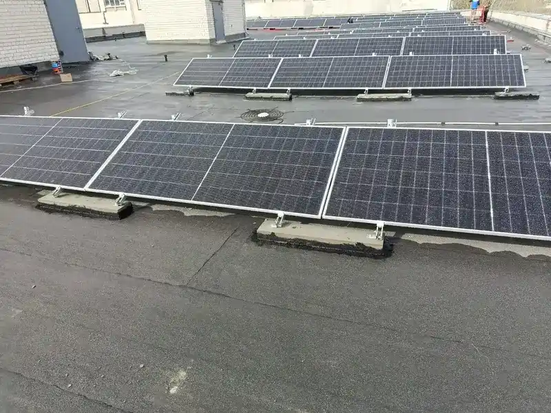 Сонячні панелі на даху Дніпро