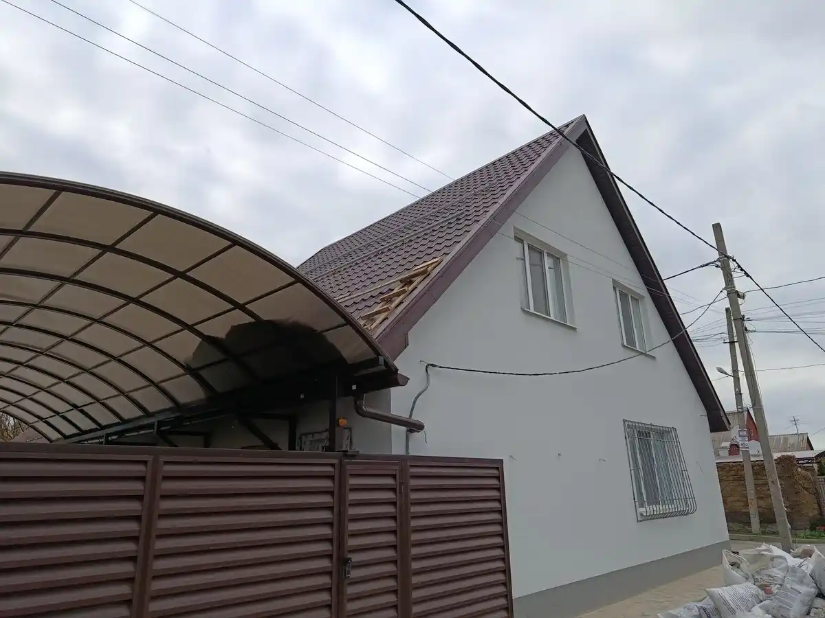 Підготовка до монтажу сонячних панелей на металочерепицю